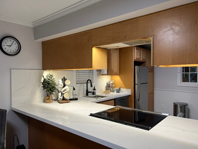 Building Photo - 551 N 137th St