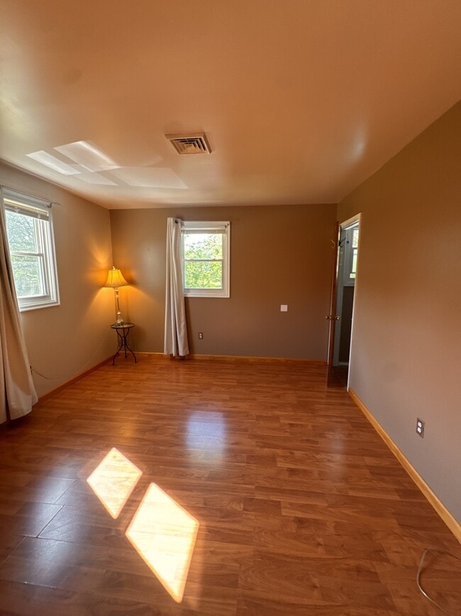 Building Photo - 4902 Creek Dr