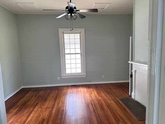 Back Bedroom - 1909 Summerville Rd