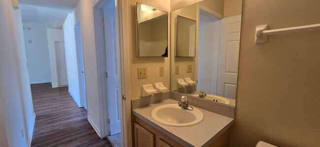 Building Photo - Charming 3 Bed / 2 Bath Home – Pet Friendl...