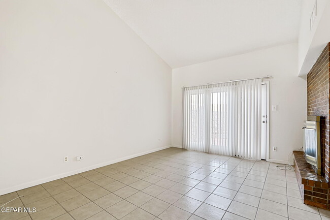 Building Photo - 1742 Pico Alto Dr