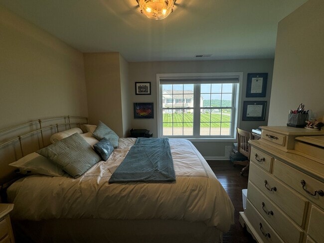 Building Photo - Beautiful 4 Bedroom Colonial