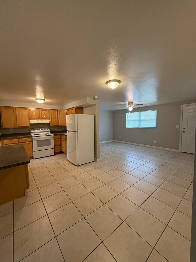 Building Photo - 2905 Parker Ave