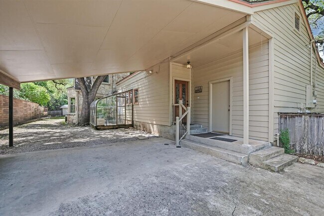 Building Photo - 518 Cliff Dr