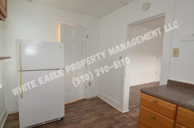Building Photo - 208 Olyphant Ct