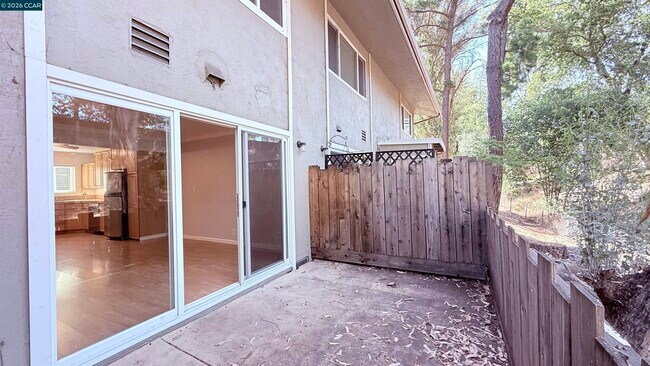 Building Photo - 394 Ilo Ln