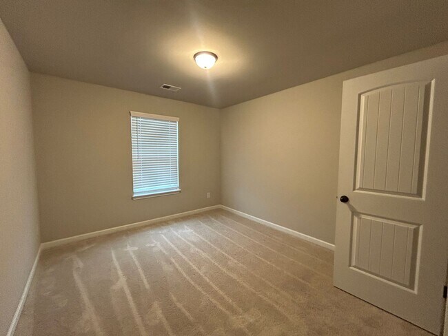 Building Photo - **Move in with NO SECURITY DEPOSIT**11612 Winston Dr - Available NOW! $100 Off First 2 Months!  –...