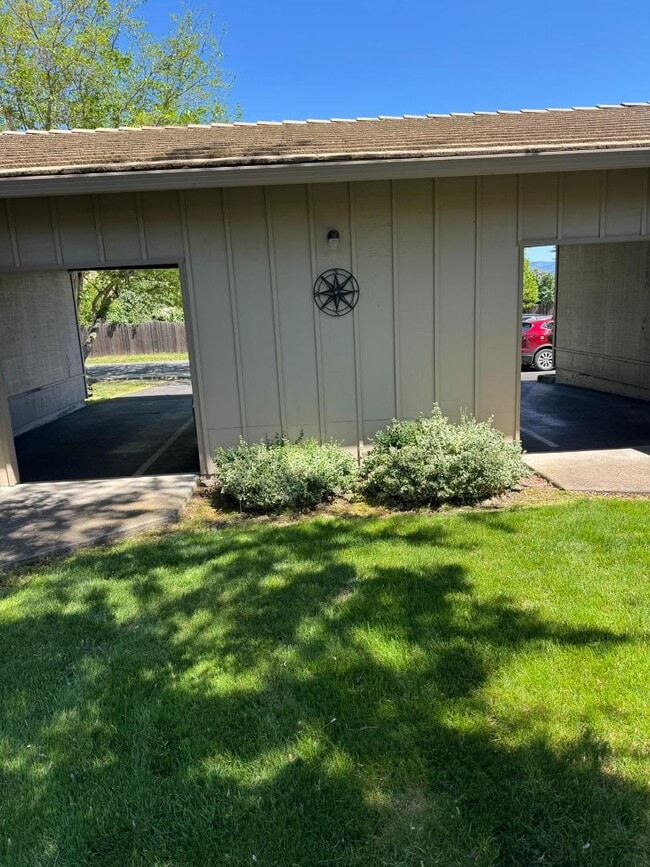 Building Photo - 300 Shafer Ln