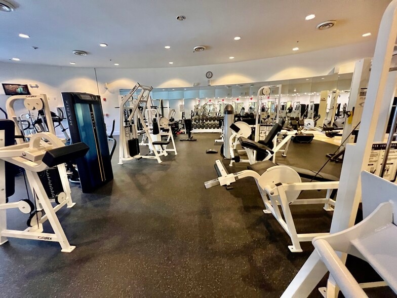 Building Photo - 5600 Collins Ave