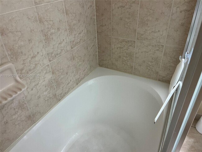 Building Photo - 3500 Oaks Clubhouse Dr