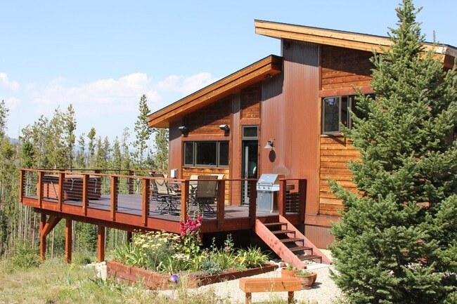 Building Photo - 1618 Homestead Dr