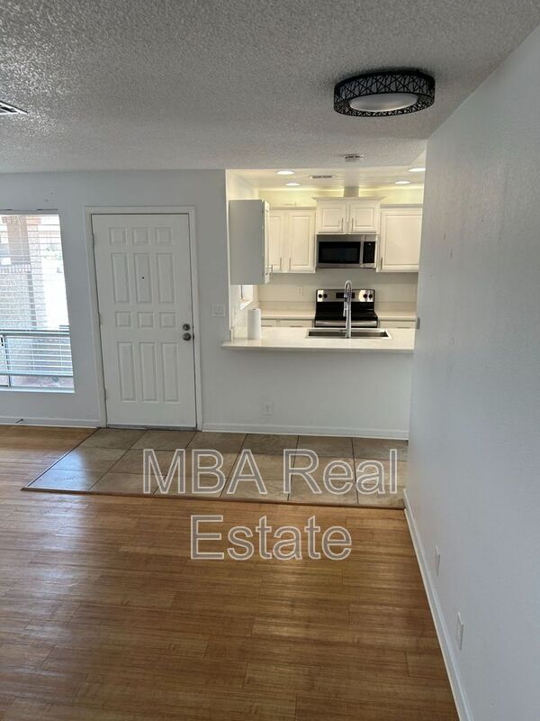 Building Photo - 20236 N 6th Dr