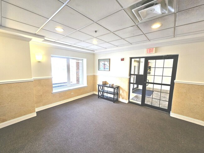Building Photo - 655 Perrie Dr