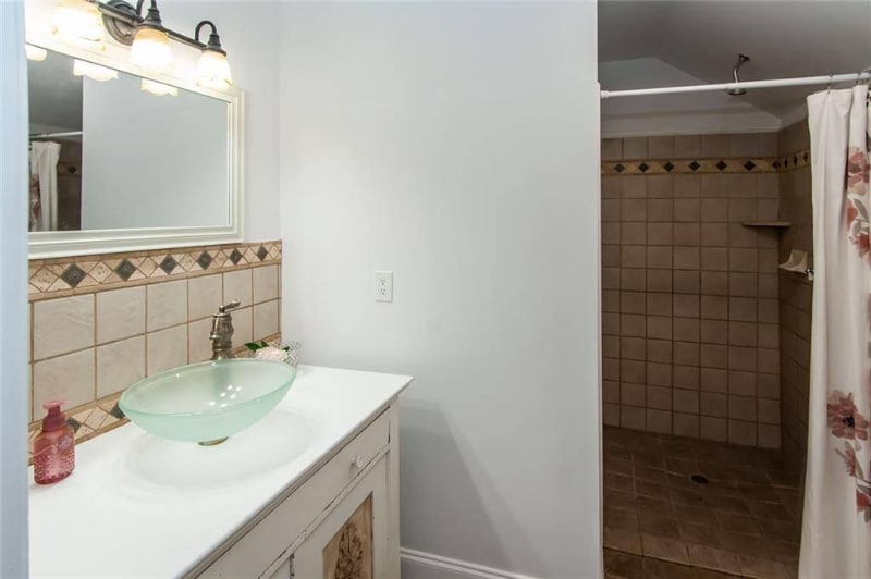 Building Photo - 331 North Ave