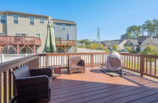 Building Photo - 337 Roche Dr