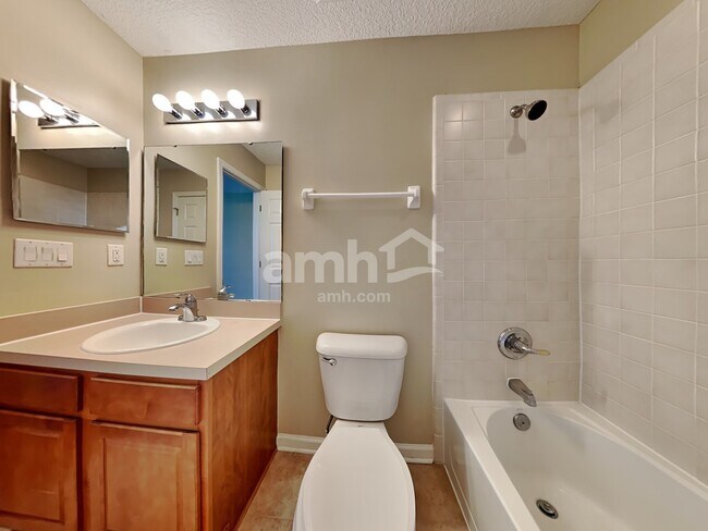 Building Photo - 821 Templeton Ln