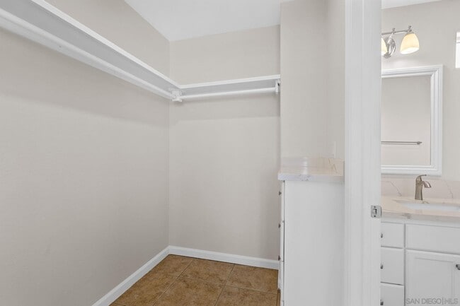 Building Photo - 1749 Dahlia Ave