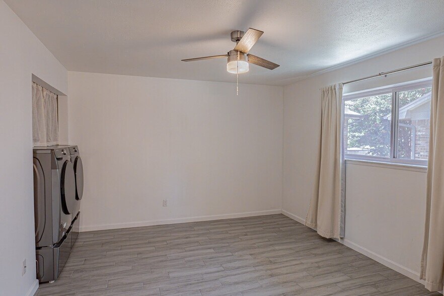 Building Photo - 8087 Meadow Rd