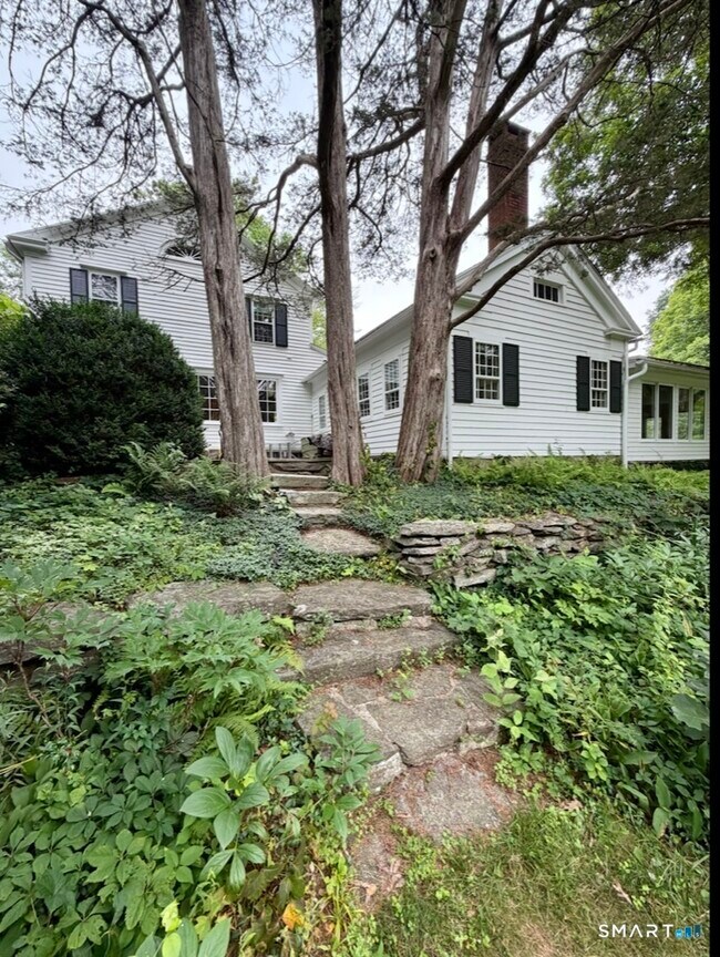 Building Photo - 320 Valley Rd
