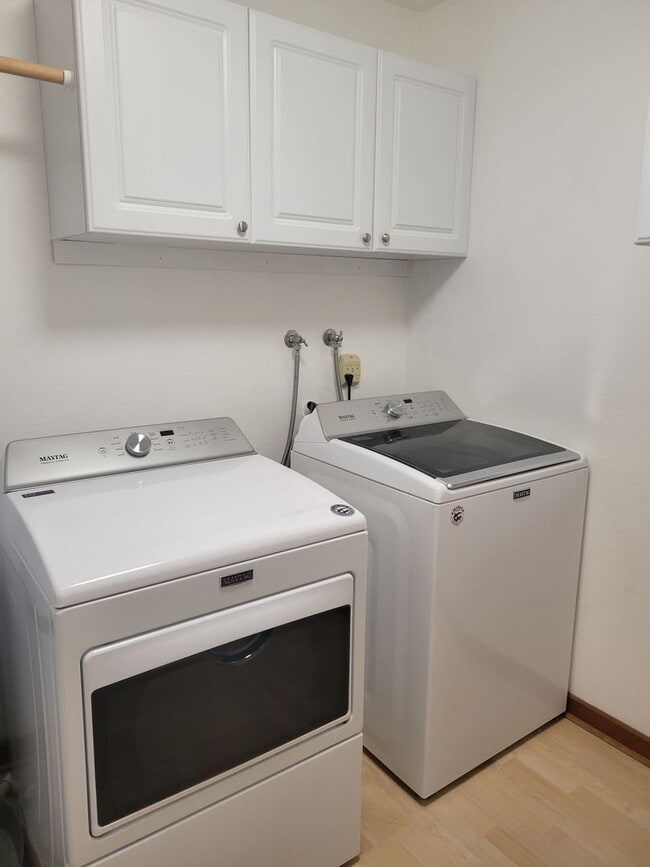 Building Photo - 2BD Condo Located in Charming Neighborhood...
