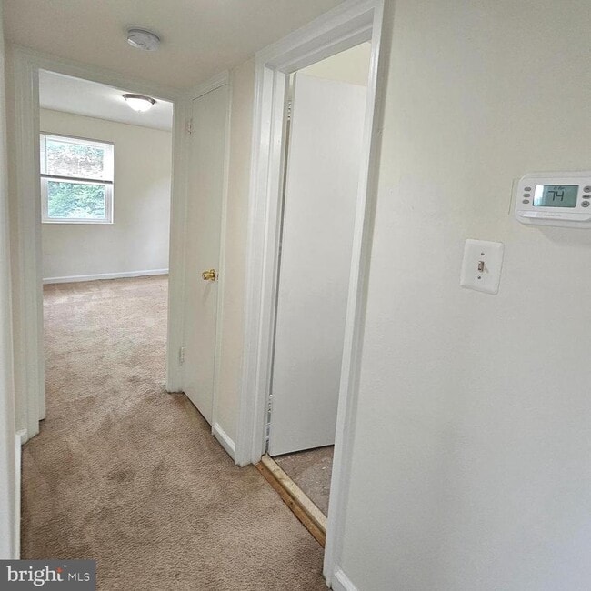 Building Photo - 3045 Patrick Henry Dr