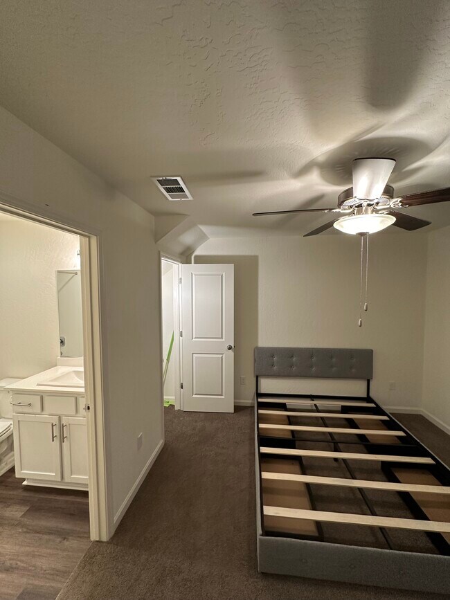 Building Photo - GenUnit Suite, Sterling Hl Ct