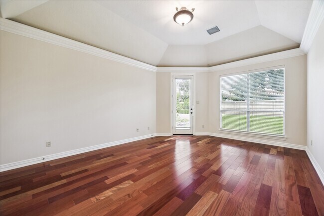 Building Photo - 2210 Bywater Dr