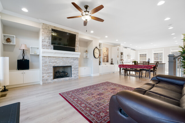 Building Photo - 7906 Laurel Crest Dr
