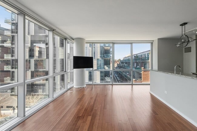 Building Photo - 123 S Green St