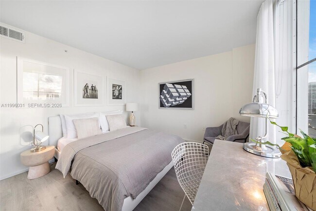 Building Photo - 1900 Sunset Harbour Dr