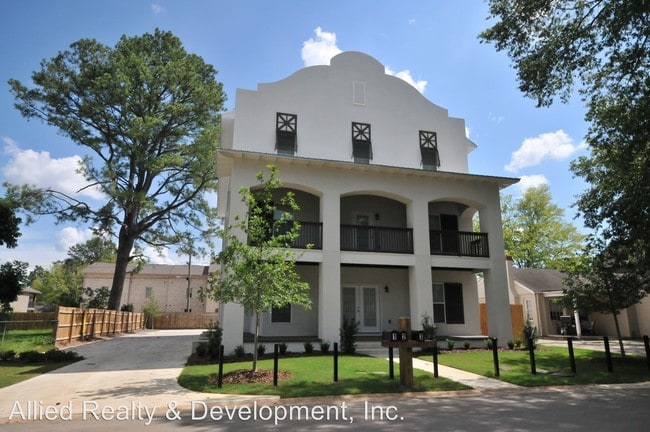 Primary Photo - 4 br, 4.5 bath Apartment - 443 Meador Drive