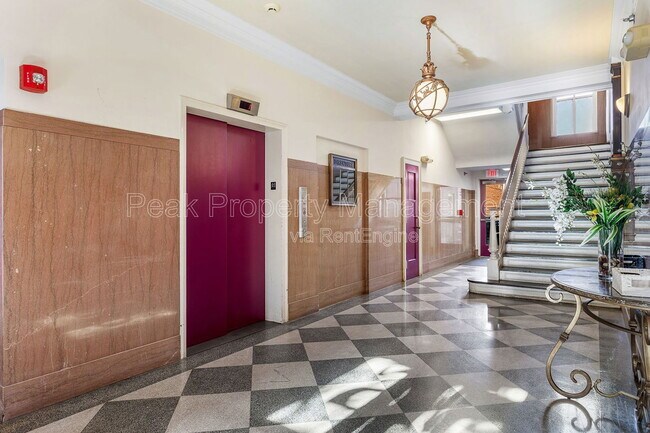 Building Photo - 212 E Clay St