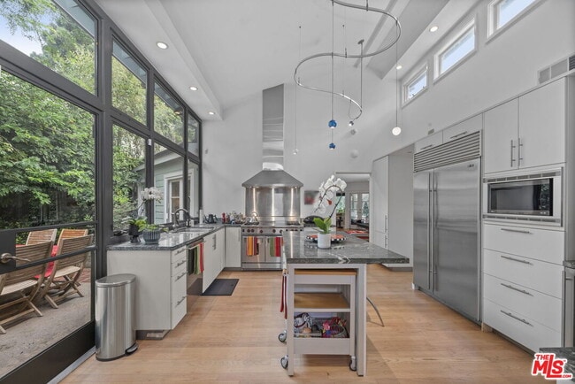 Building Photo - 354 14th St