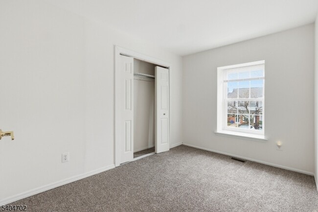 Building Photo - 374 Aldeburgh Ave