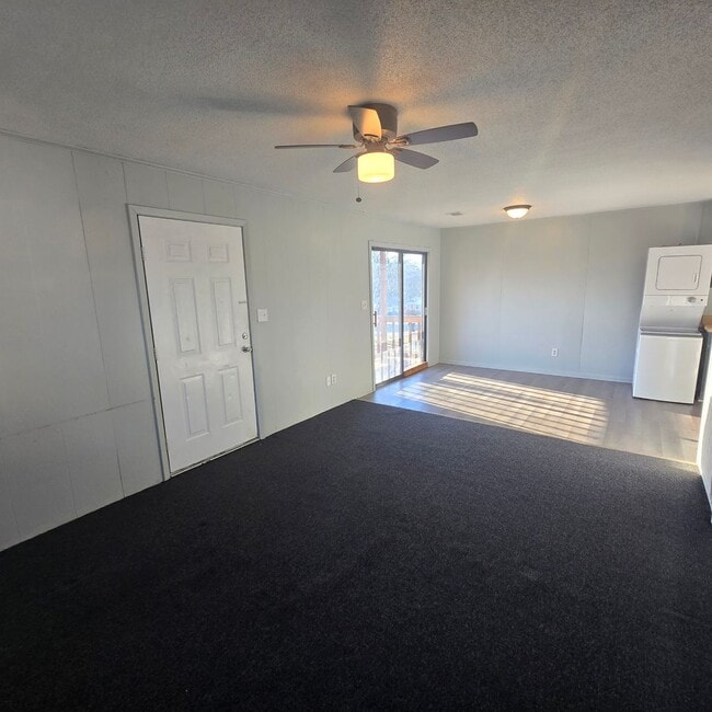 Building Photo - Modern & Spacious Upstairs 1 Bedroom Bungalow - Washer/ Dryer Included!