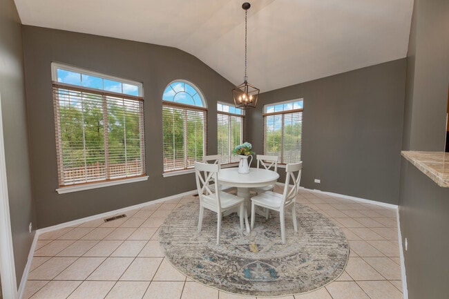 Building Photo - 2192 Fescue Dr