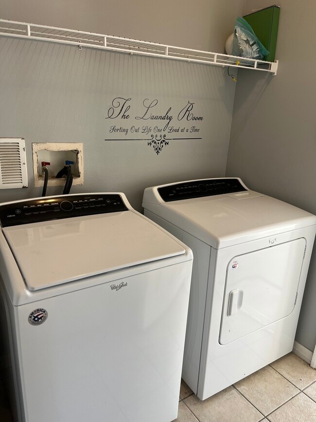 Building Photo - 10043 Moorshire Cir