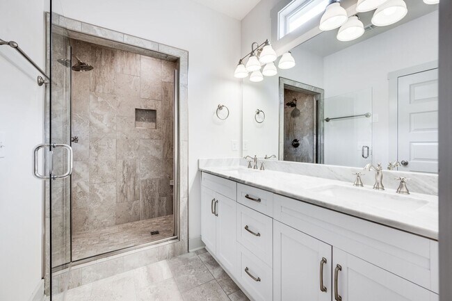 Building Photo - Beautiful 3BE/2.5BA by Invent Communities/...