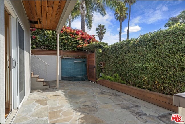 Building Photo - 27 18th Ave