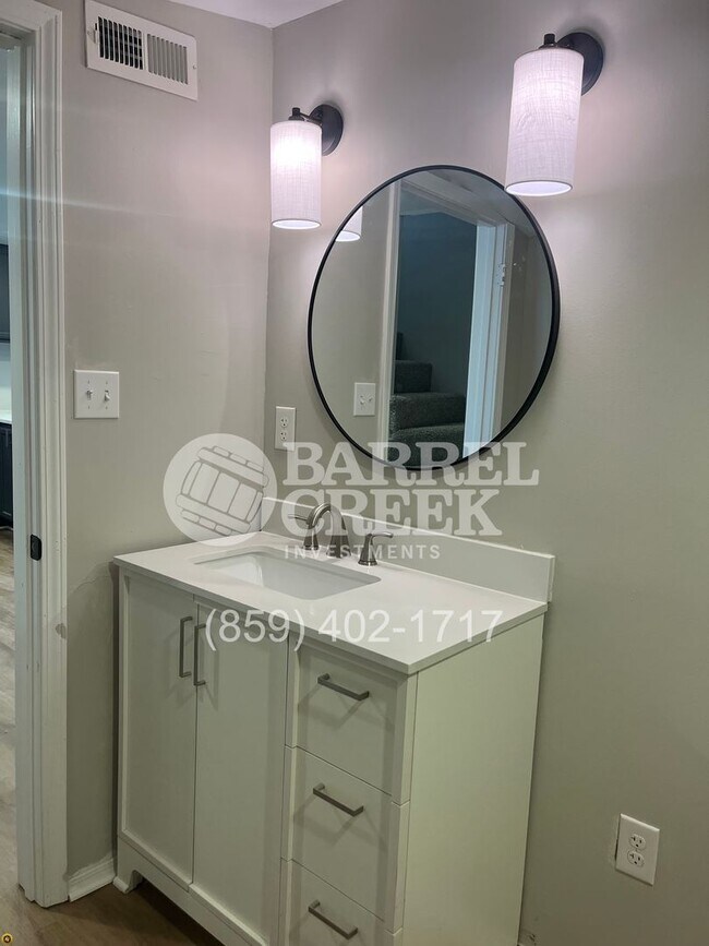 Building Photo - 2-Bed 1-Bath House + Large Storage Garage