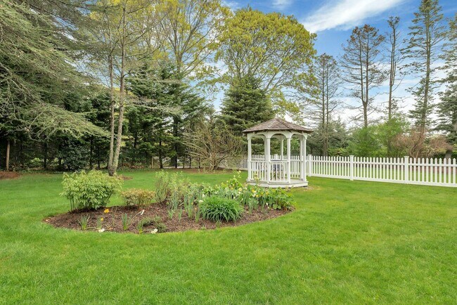 Building Photo - 110 Sleepy Hollow Ln