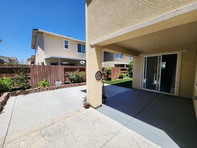 Building Photo - 4549 Maple Crest St