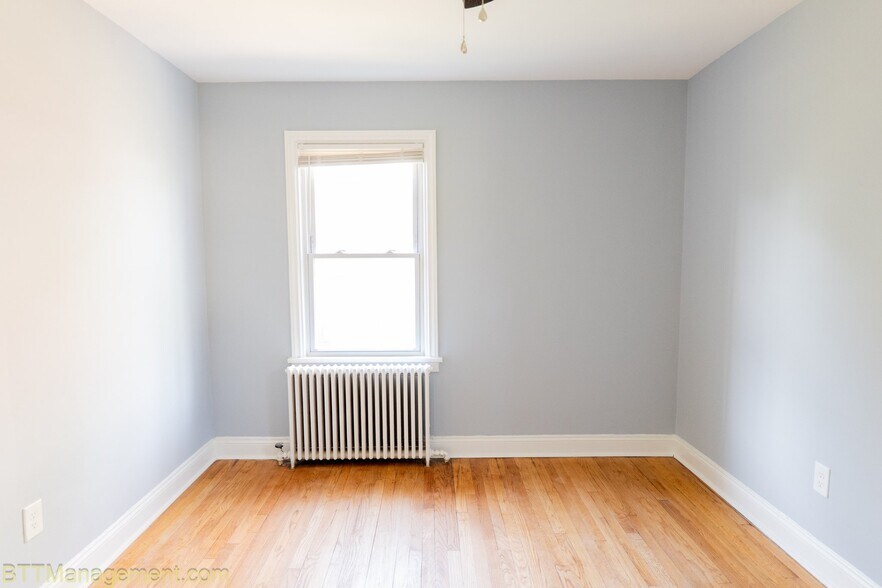 Building Photo - 908 Hudson Ave