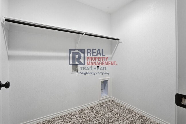 Building Photo - Inviting 3-Bedroom Home with Covered Patio