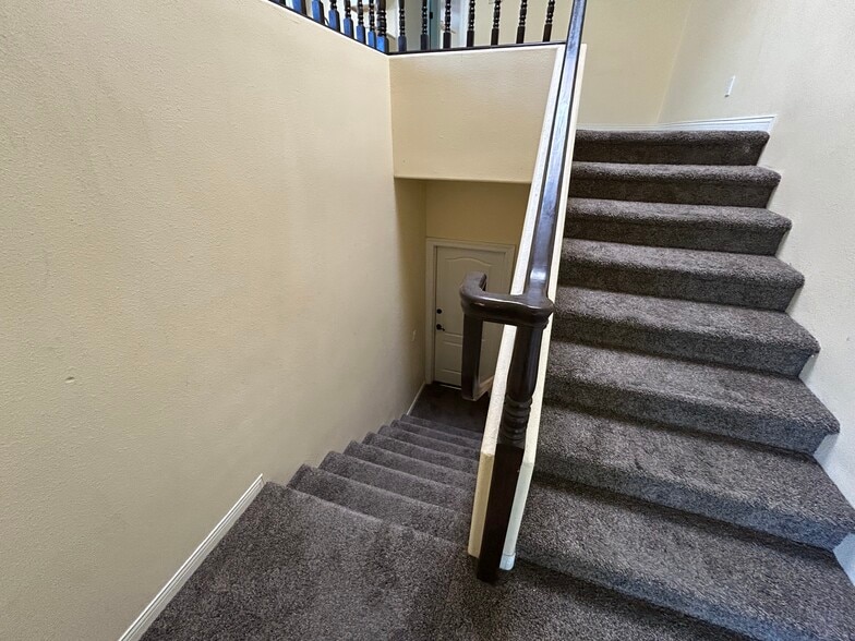 Building Photo - 30605 Sorrel Ln