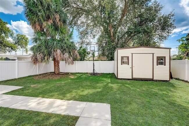 Building Photo - 2514 W Douglas St