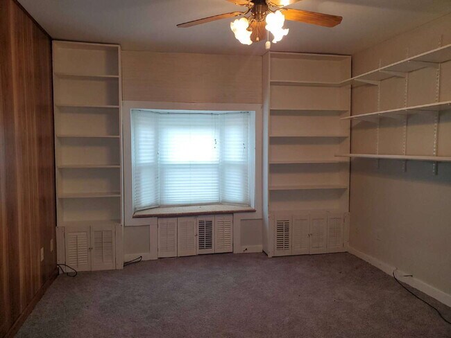 Building Photo - "Spacious 5-Bedroom Retreat with 3 Full Baths in Huntsville – Your Perfect Family Home Awaits!"