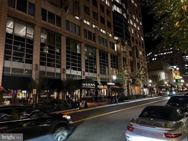 Building Photo - 1701 Lake Shore Crest Dr