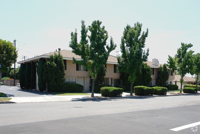 Primary Photo - 1504-1520 E Adams Ave