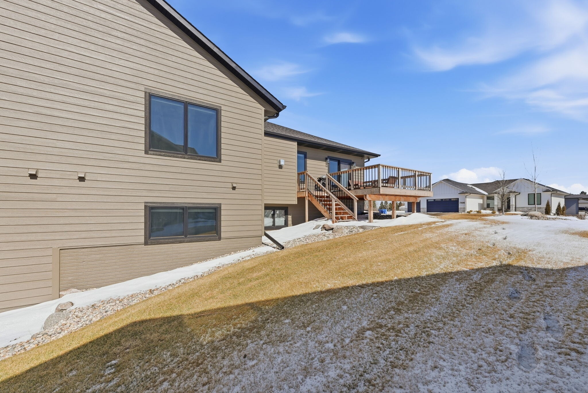 Building Photo - 2701 W Oak Hill Dr